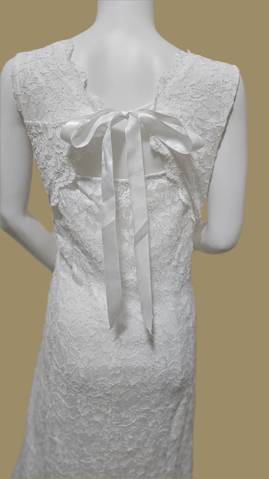 Elegant White Sleeveless Dress