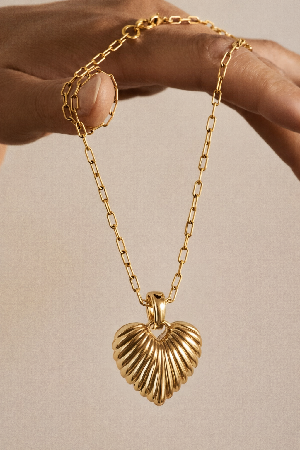 Aurielle Ribbed Heart Gold Pendant Necklace β Vintage Luxe Edition
