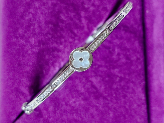 Mother of Pearl - Clover bracelet in silver with handplaced CZ