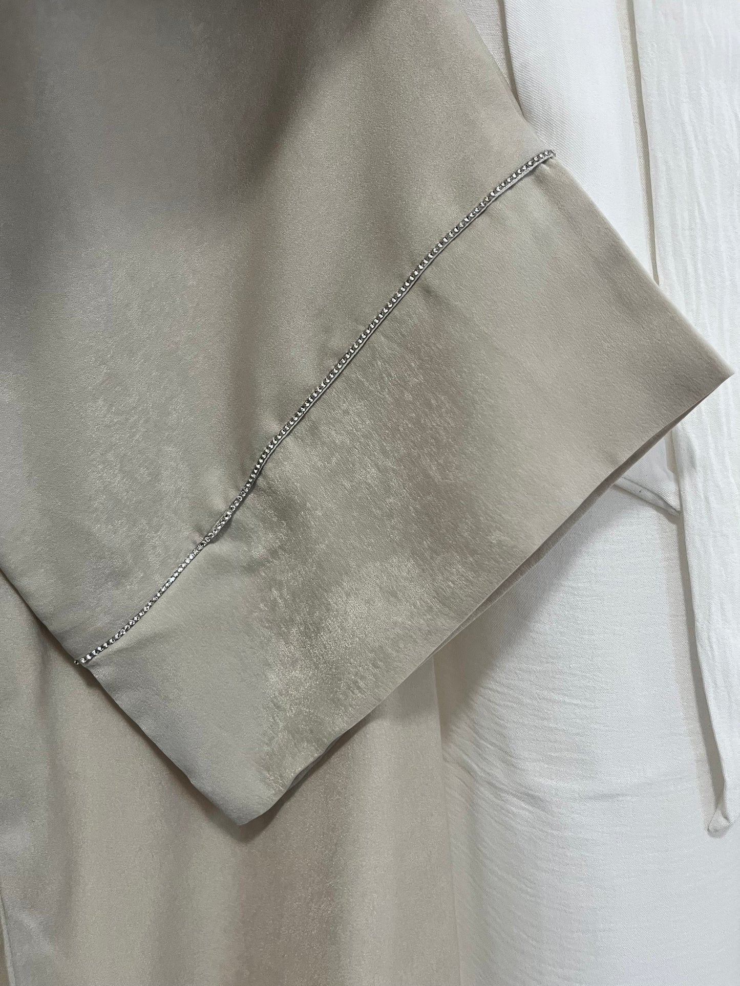 Luxury Champagne Satin Open Abaya – Minimal Elegant Kimono Style