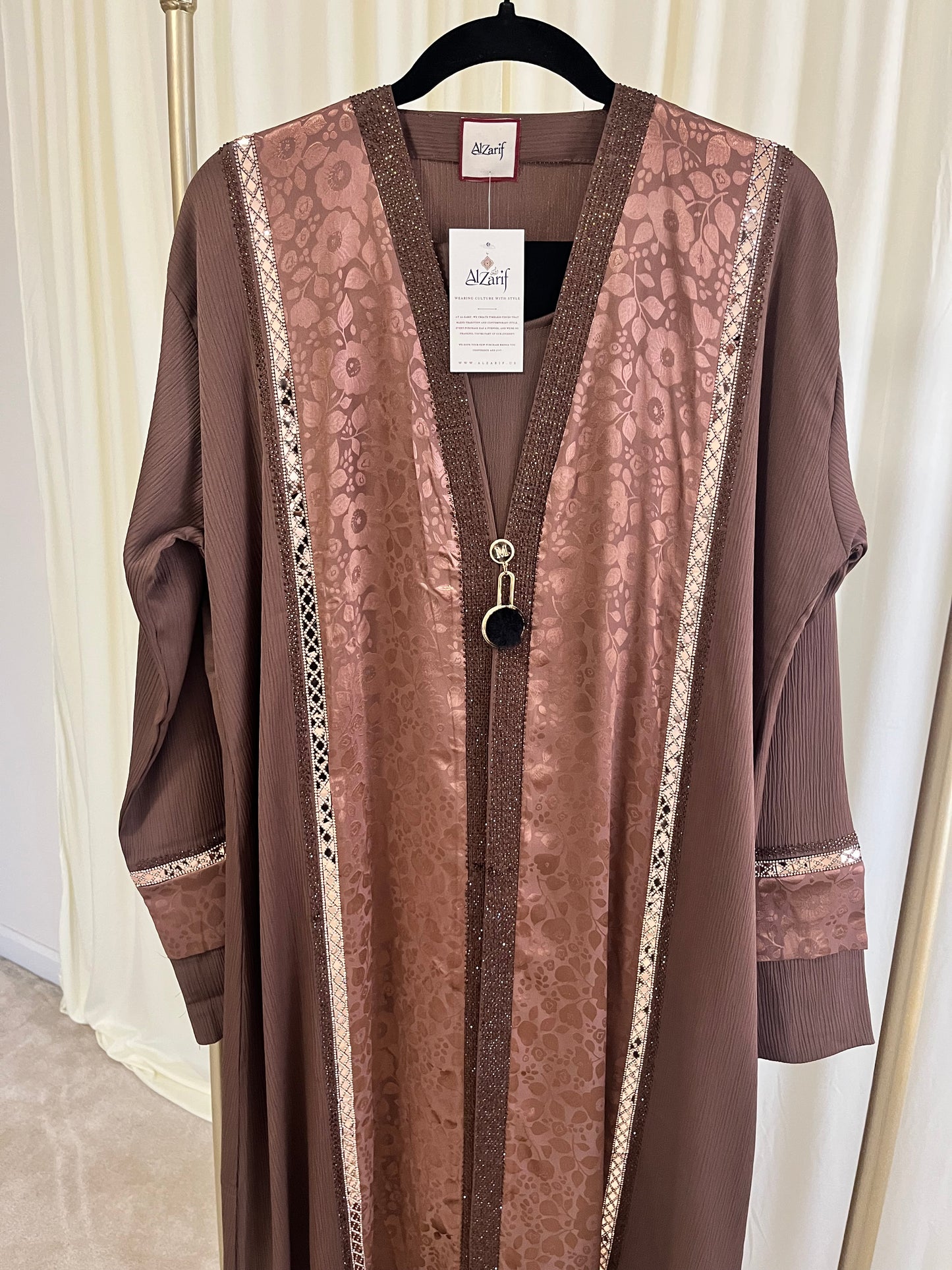 Dusty Lavender Jacquard Panel Closed Abaya with Gold Trim
