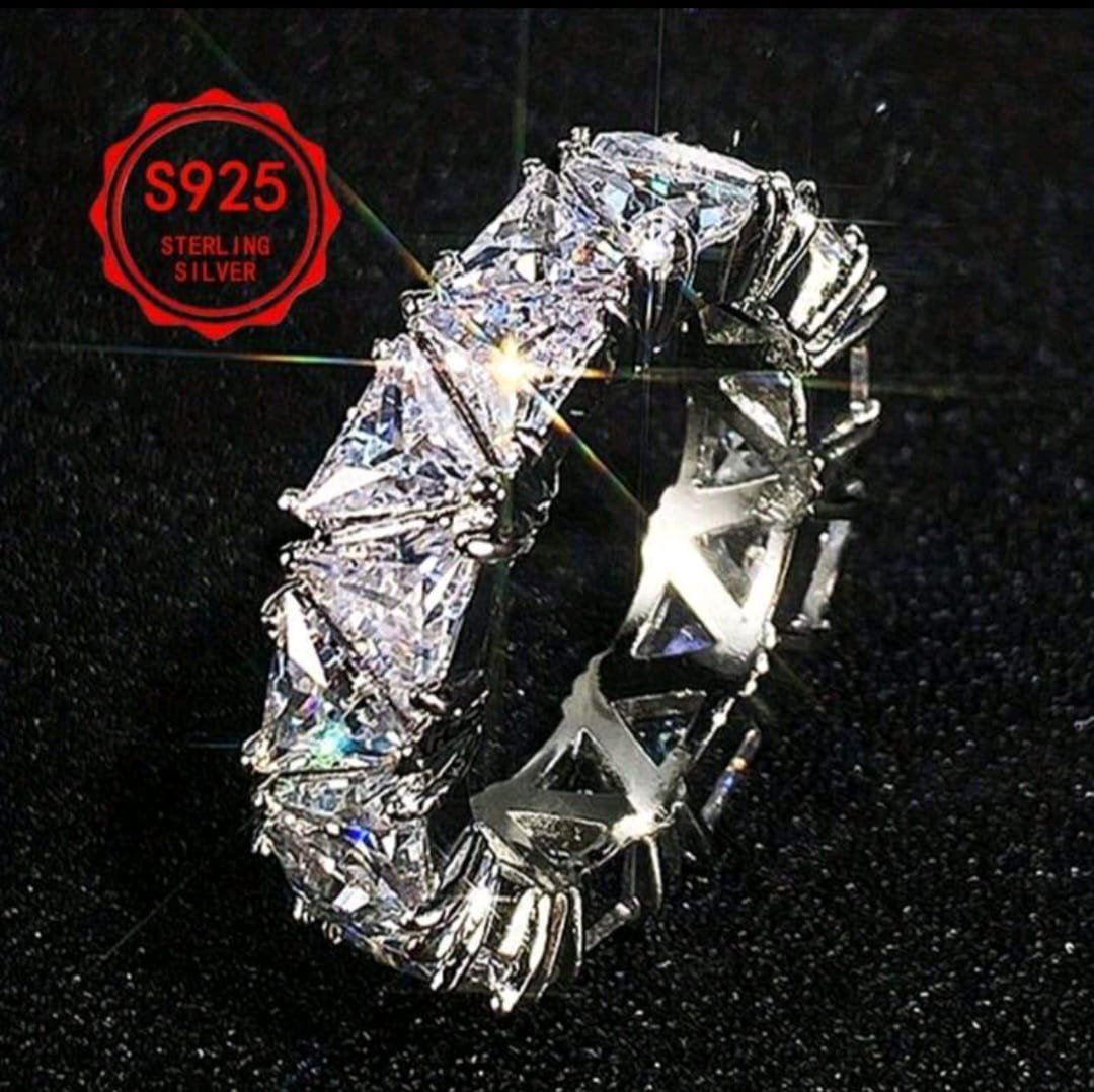 SILVER RING TRIANGLE CUT