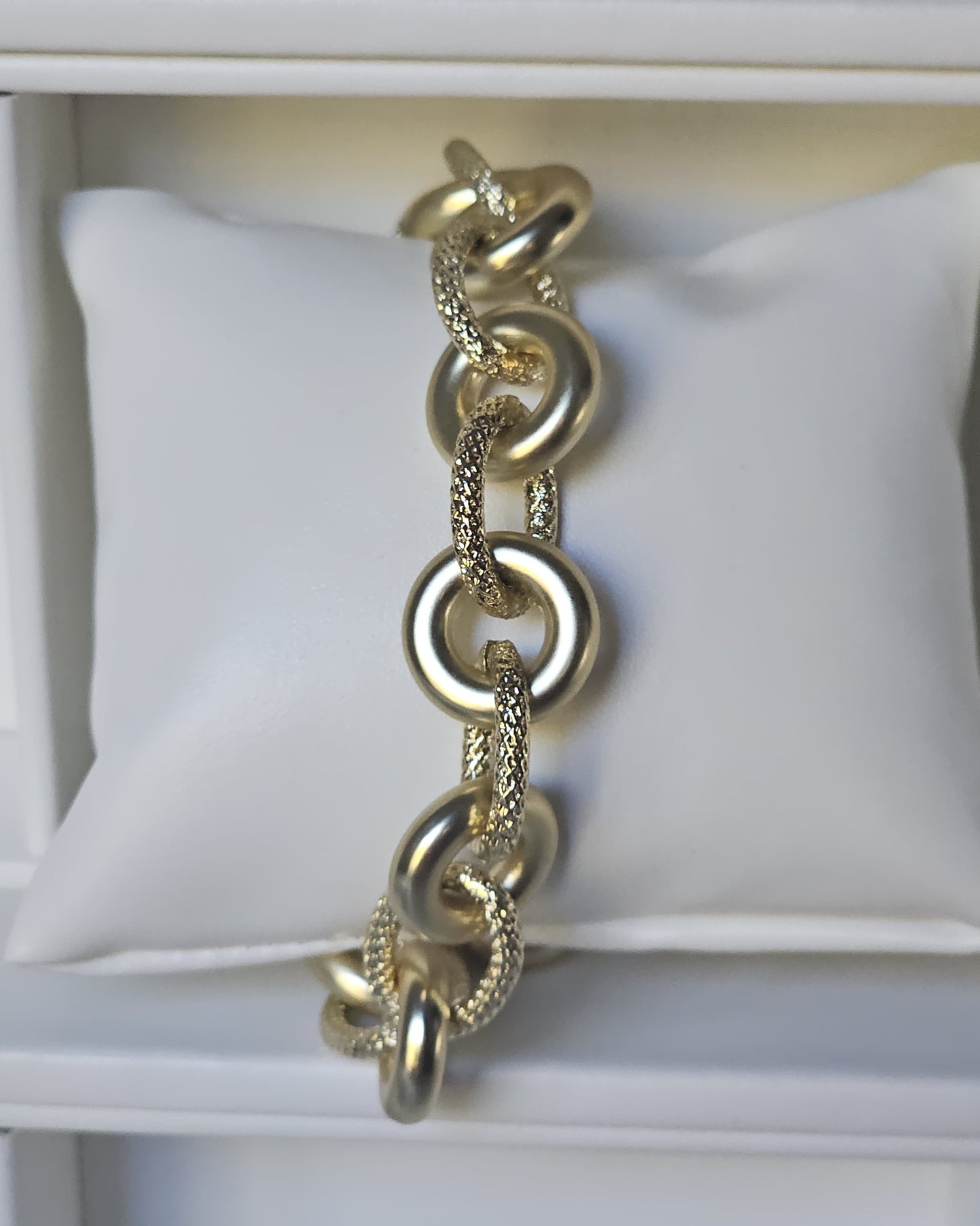 Elegant Designer-Style Bracelet – Sleek Contemporary Look