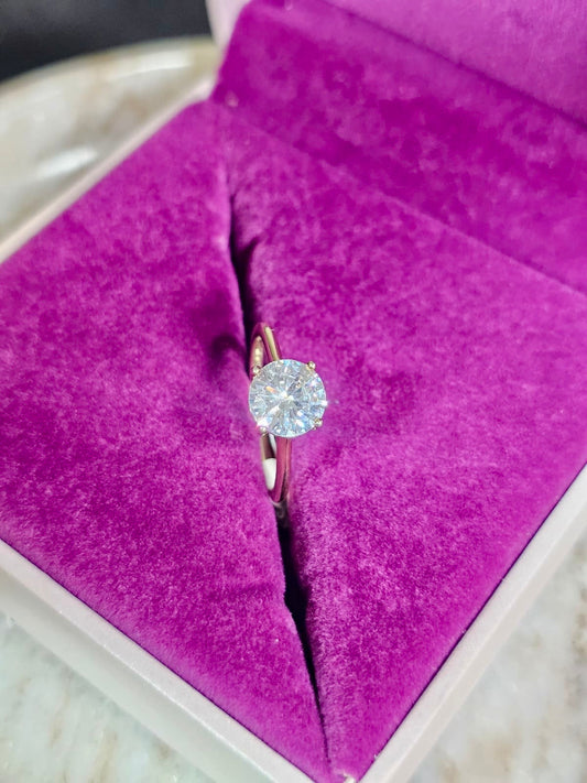 Radiant Solitaire Ring – Classic Sparkle Redefined
