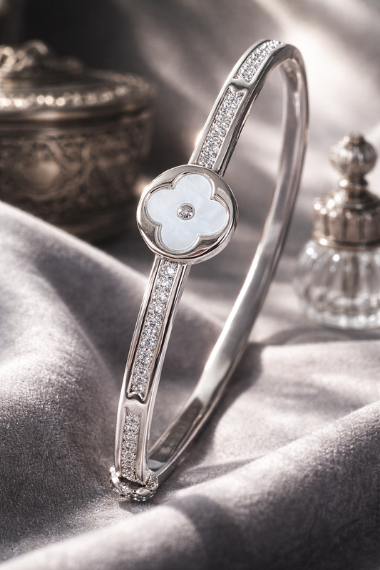 Mother of Pearl - Clover bracelet in silver with handplaced CZ