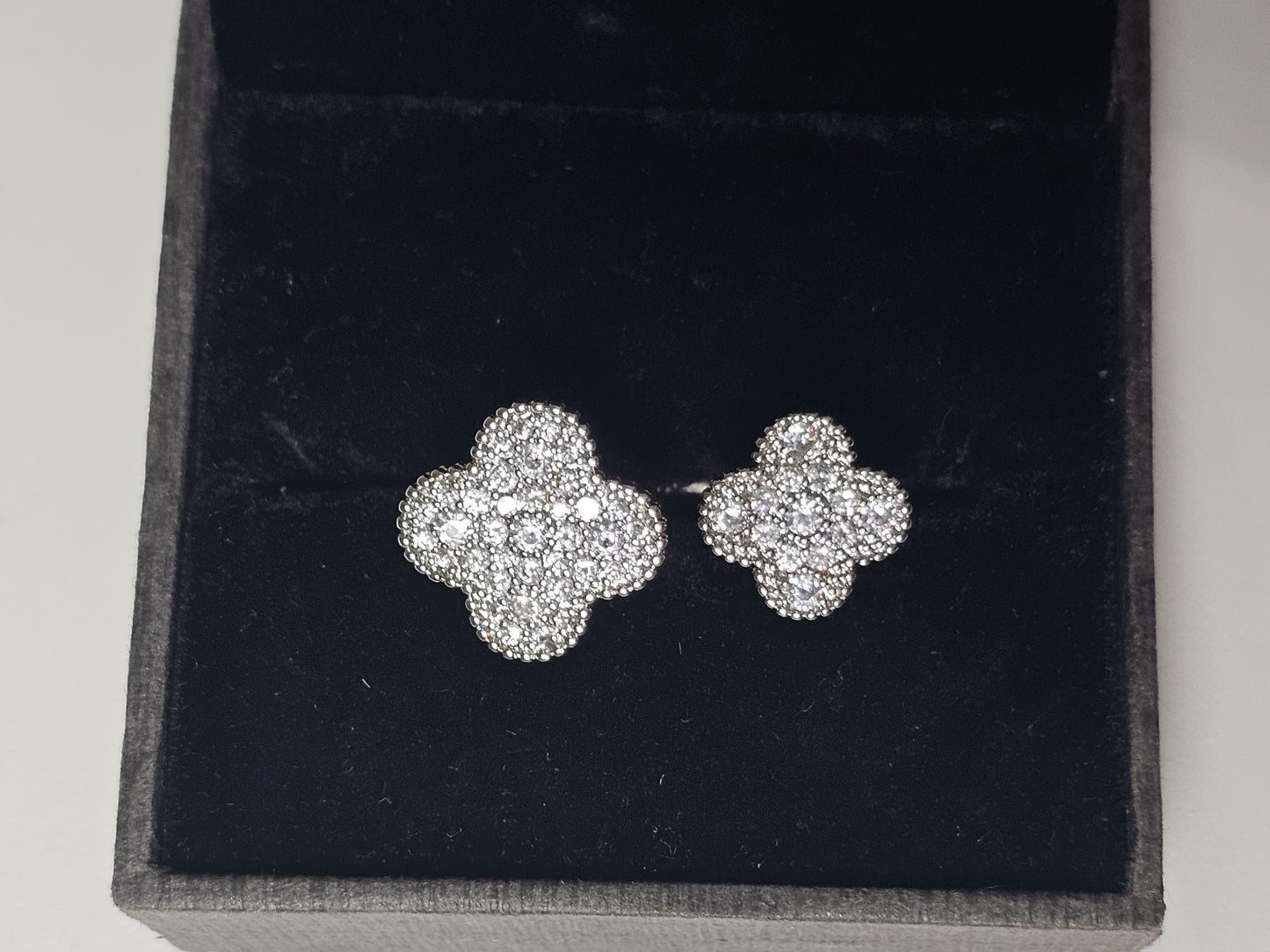 Double Clover Ring – Elegant Two Clover Head Design