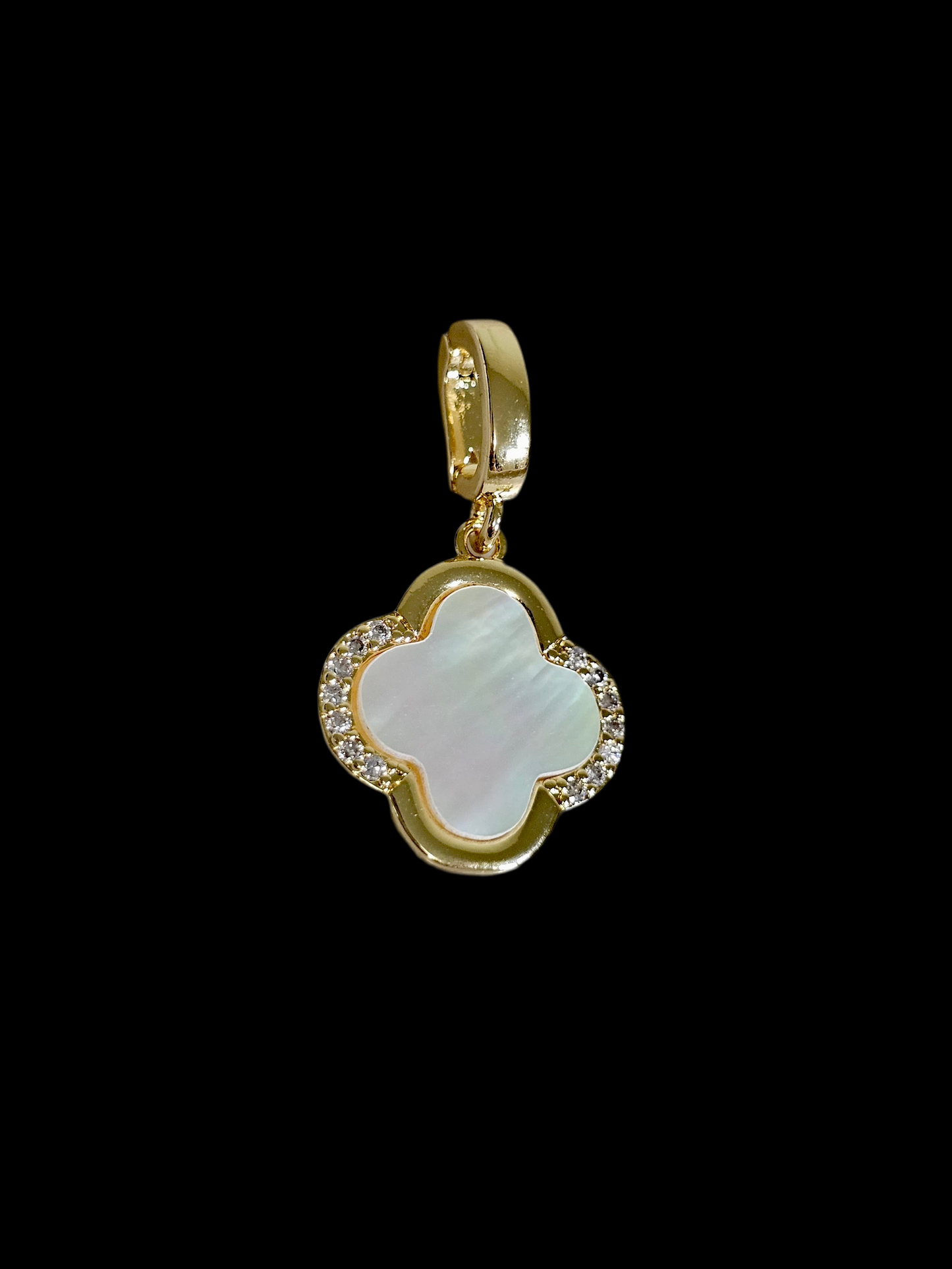 Luna Clover Charm – Mother of Pearl Elegance