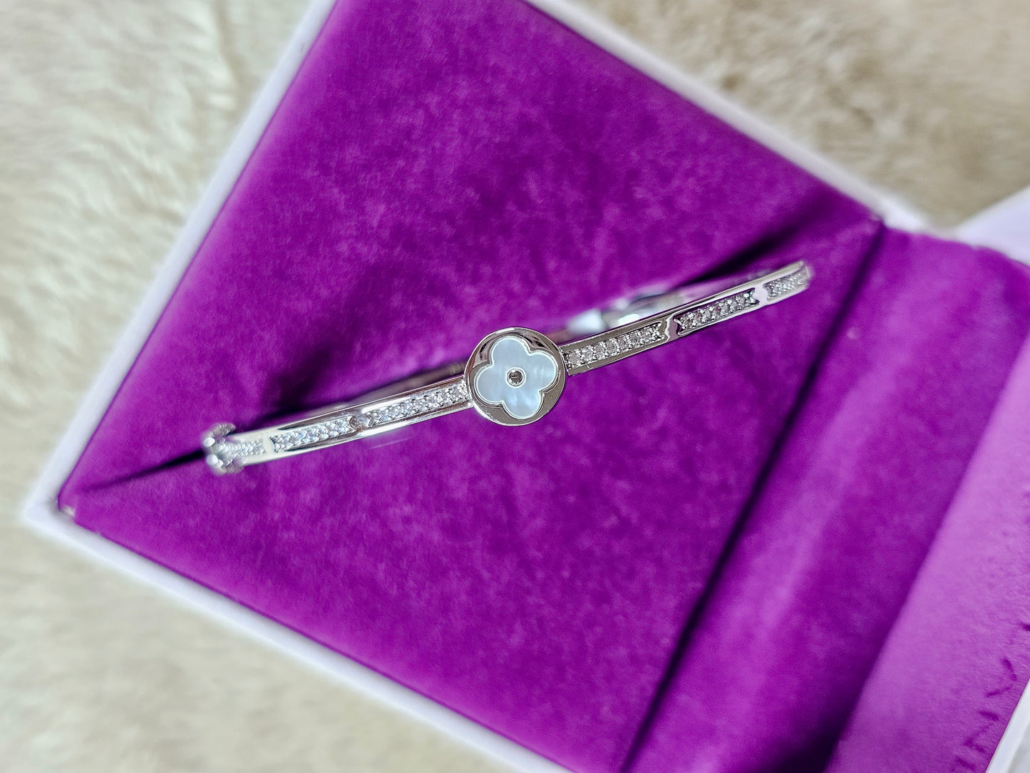 Mother of Pearl - Clover bracelet in silver with handplaced CZ