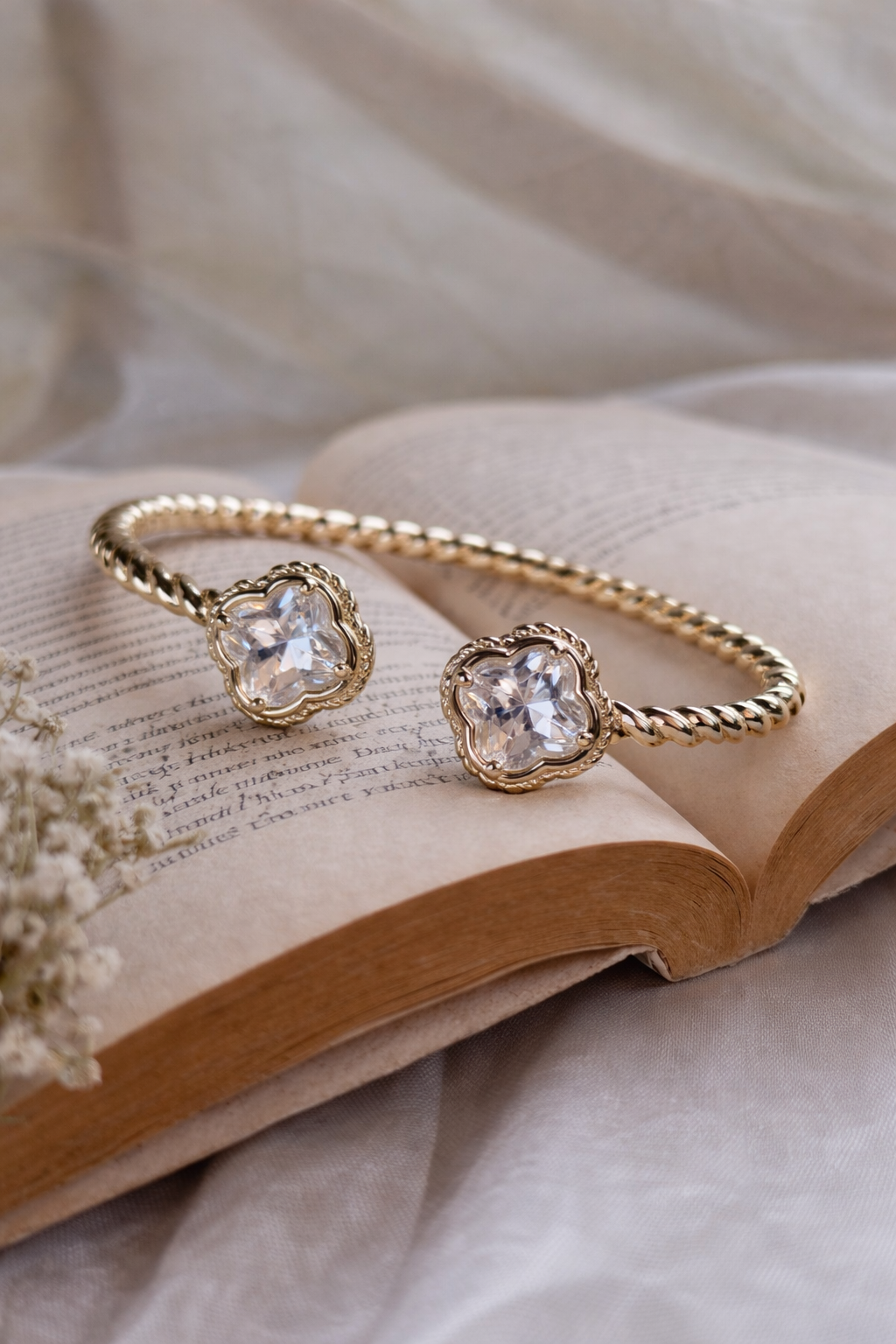 2 Clover Bracelet with Big Stone Head – Luxury Adjustable Charm Bracelet for Women