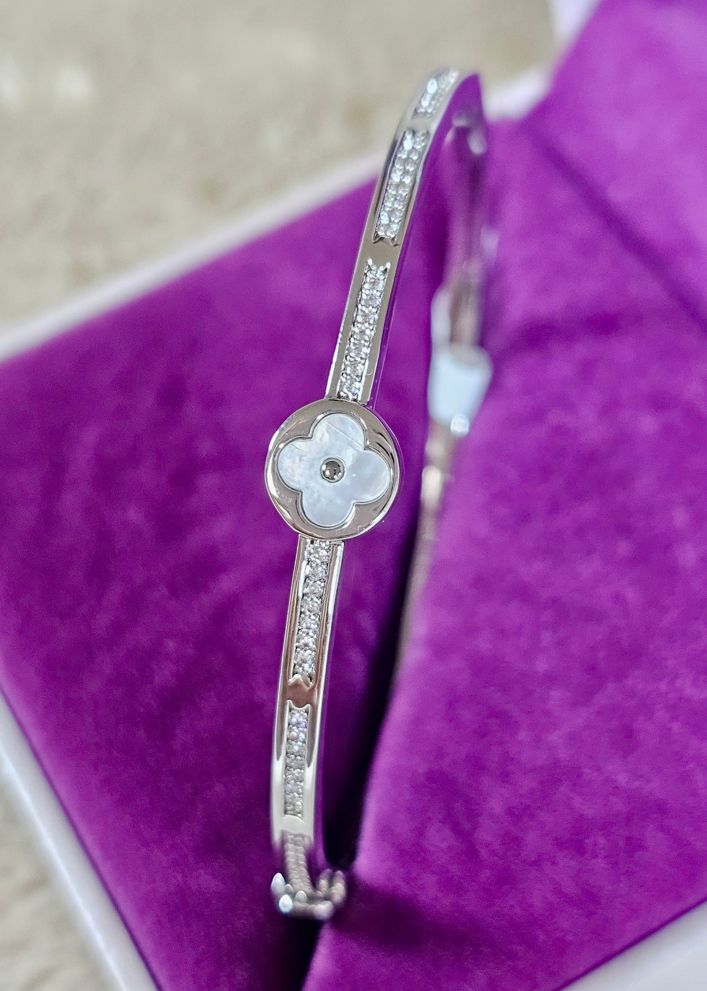 Mother of Pearl - Clover bracelet in silver with handplaced CZ