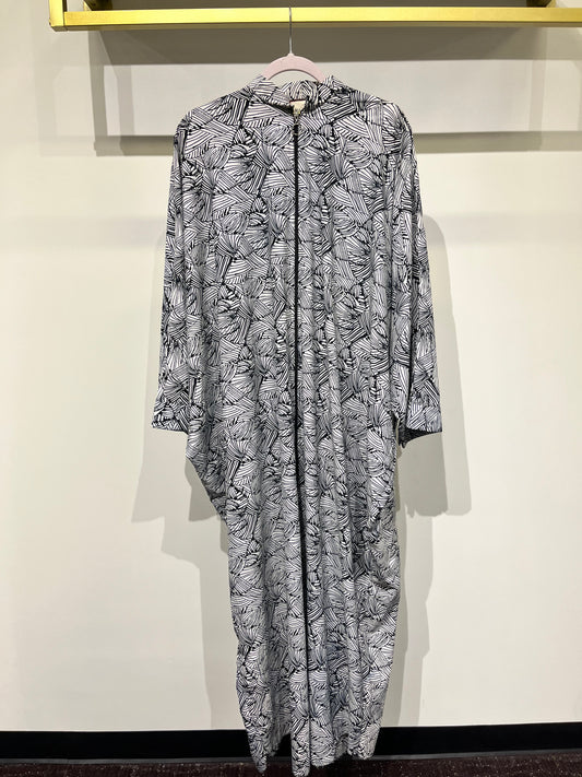 Black & White Abstract Print Front-Zip Modest Abaya