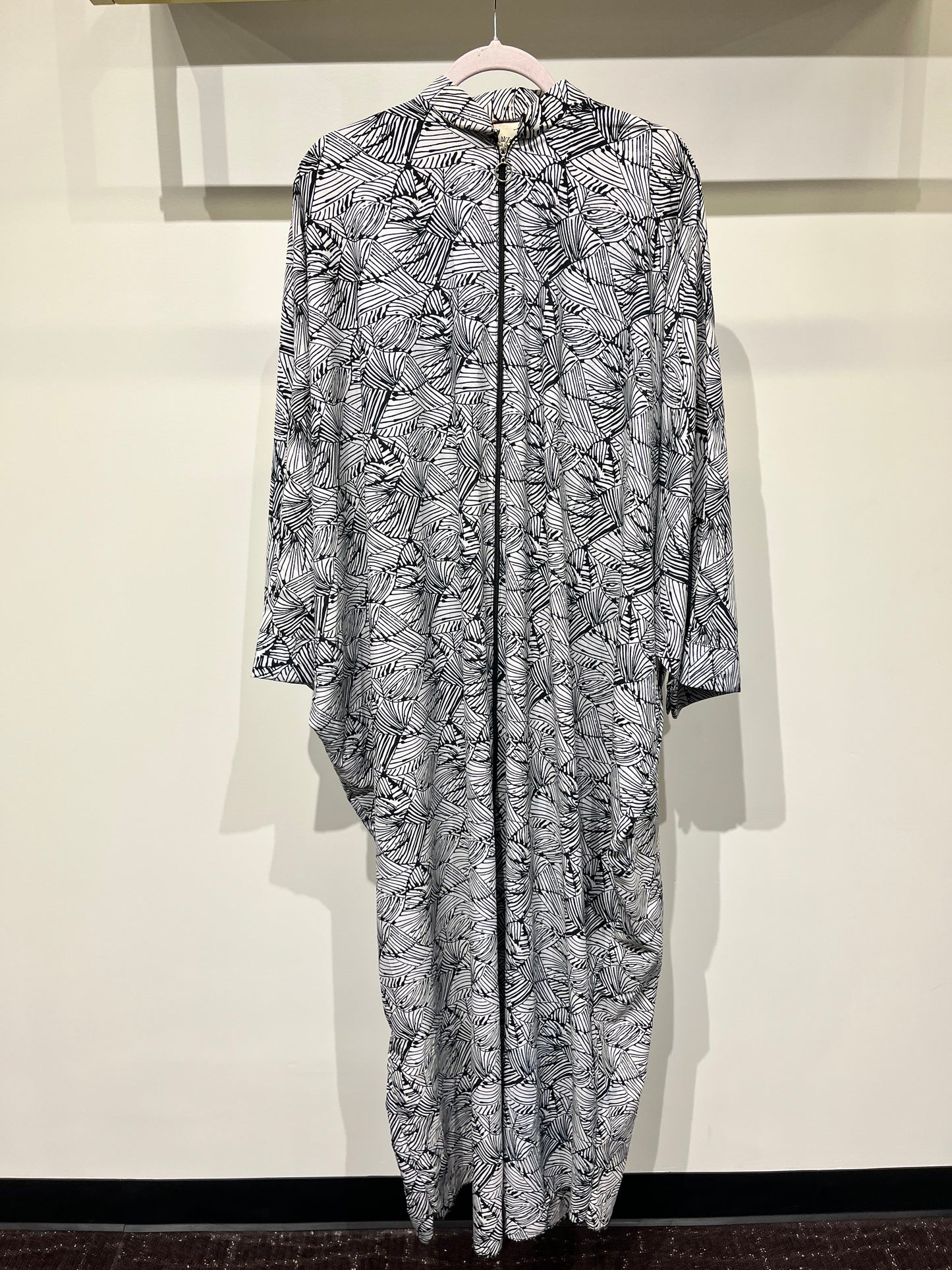 Black & White Abstract Print Front-Zip Modest Abaya