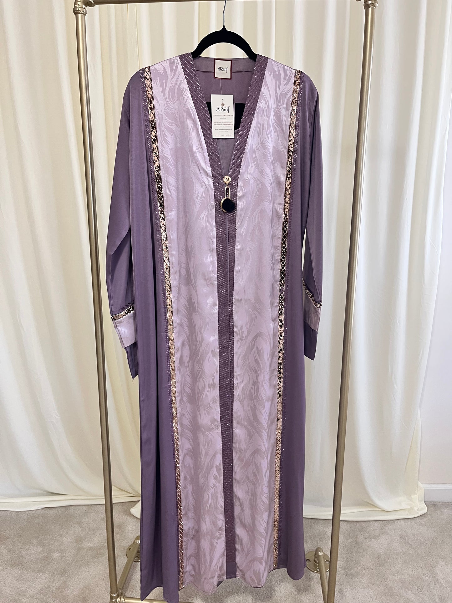 Dusty Lavender Jacquard Panel Closed Abaya with Gold Trim