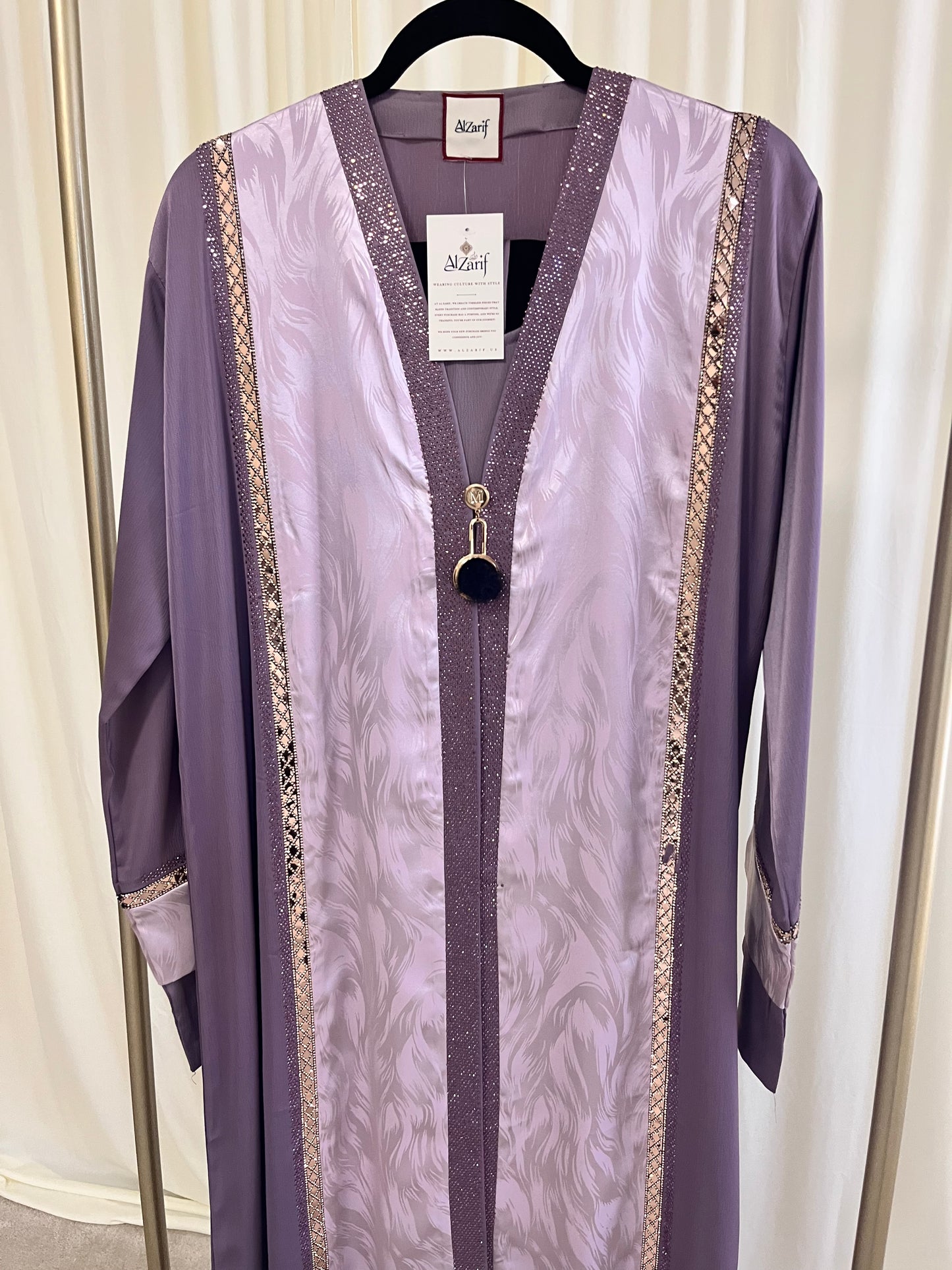 Dusty Lavender Jacquard Panel Closed Abaya with Gold Trim