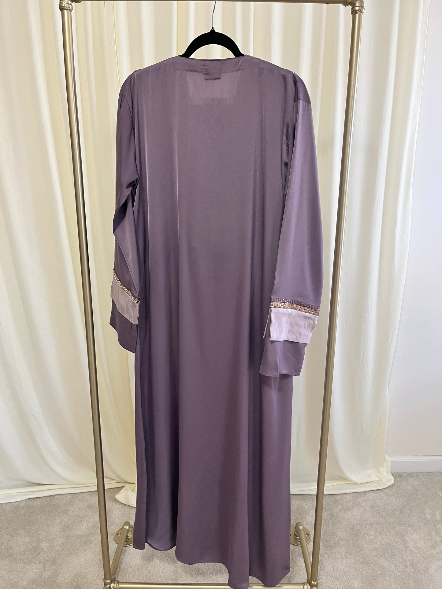 Dusty Lavender Jacquard Panel Closed Abaya with Gold Trim