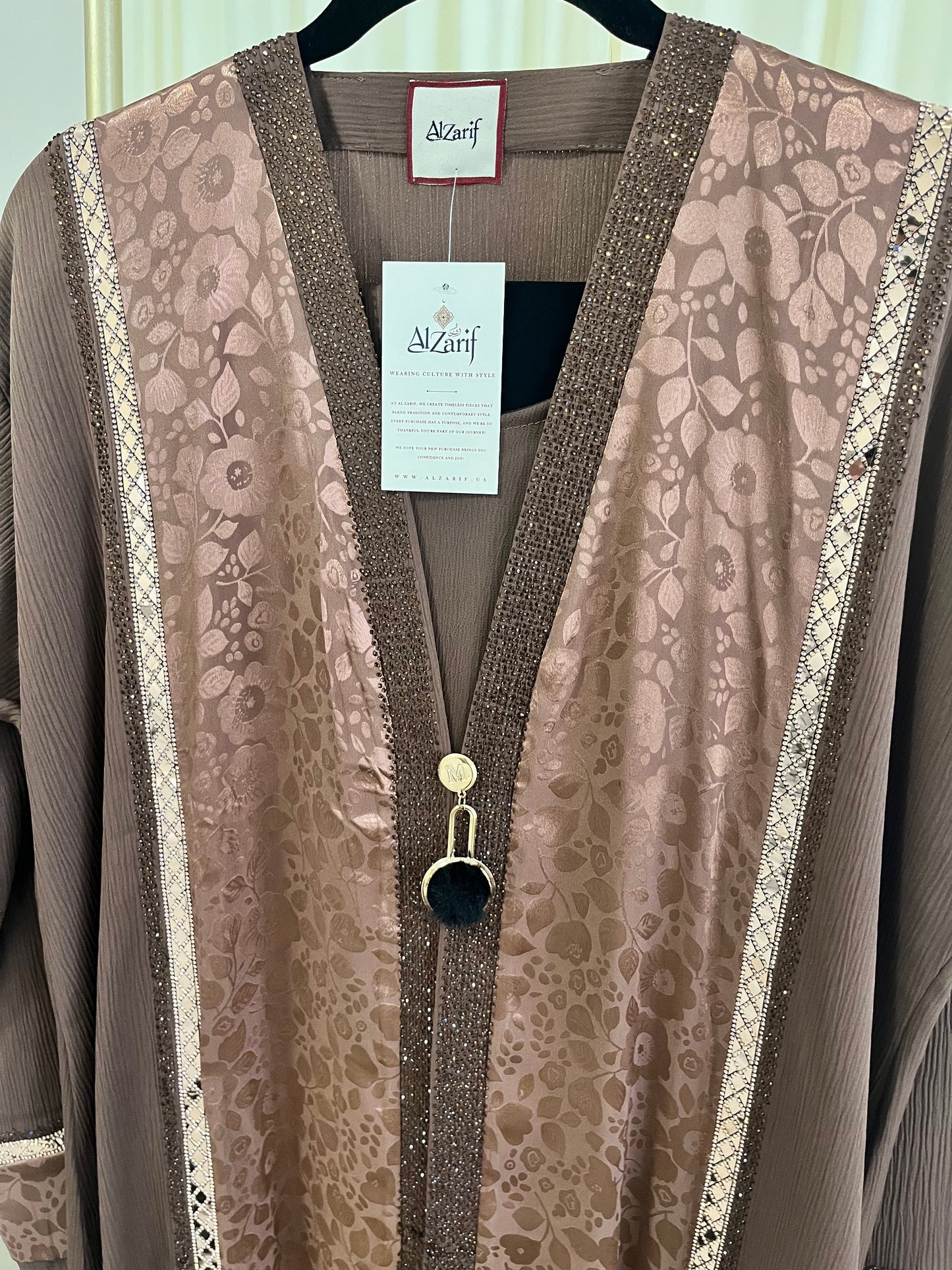 Dusty Lavender Jacquard Panel Closed Abaya with Gold Trim