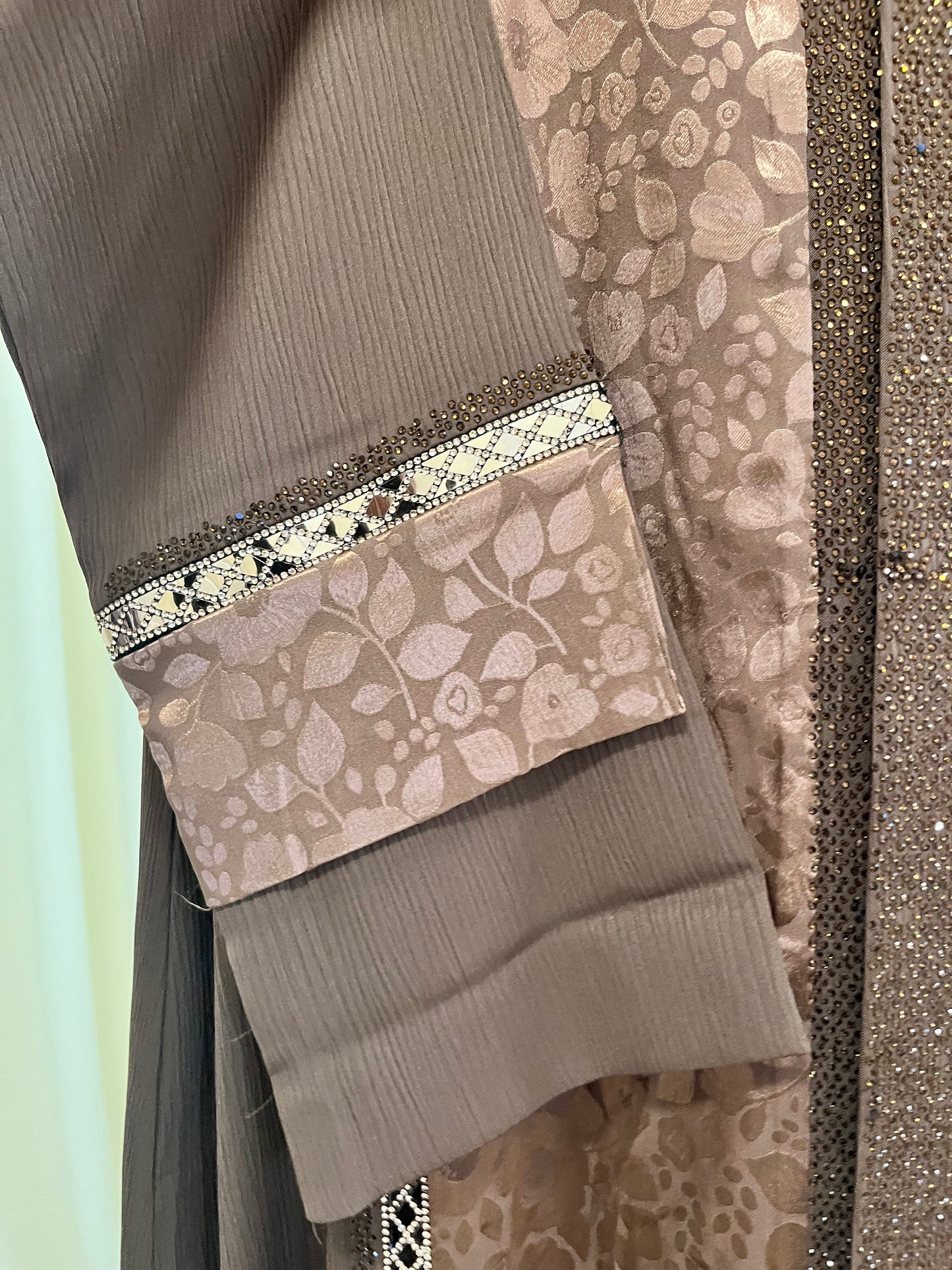 Dusty Lavender Jacquard Panel Closed Abaya with Gold Trim