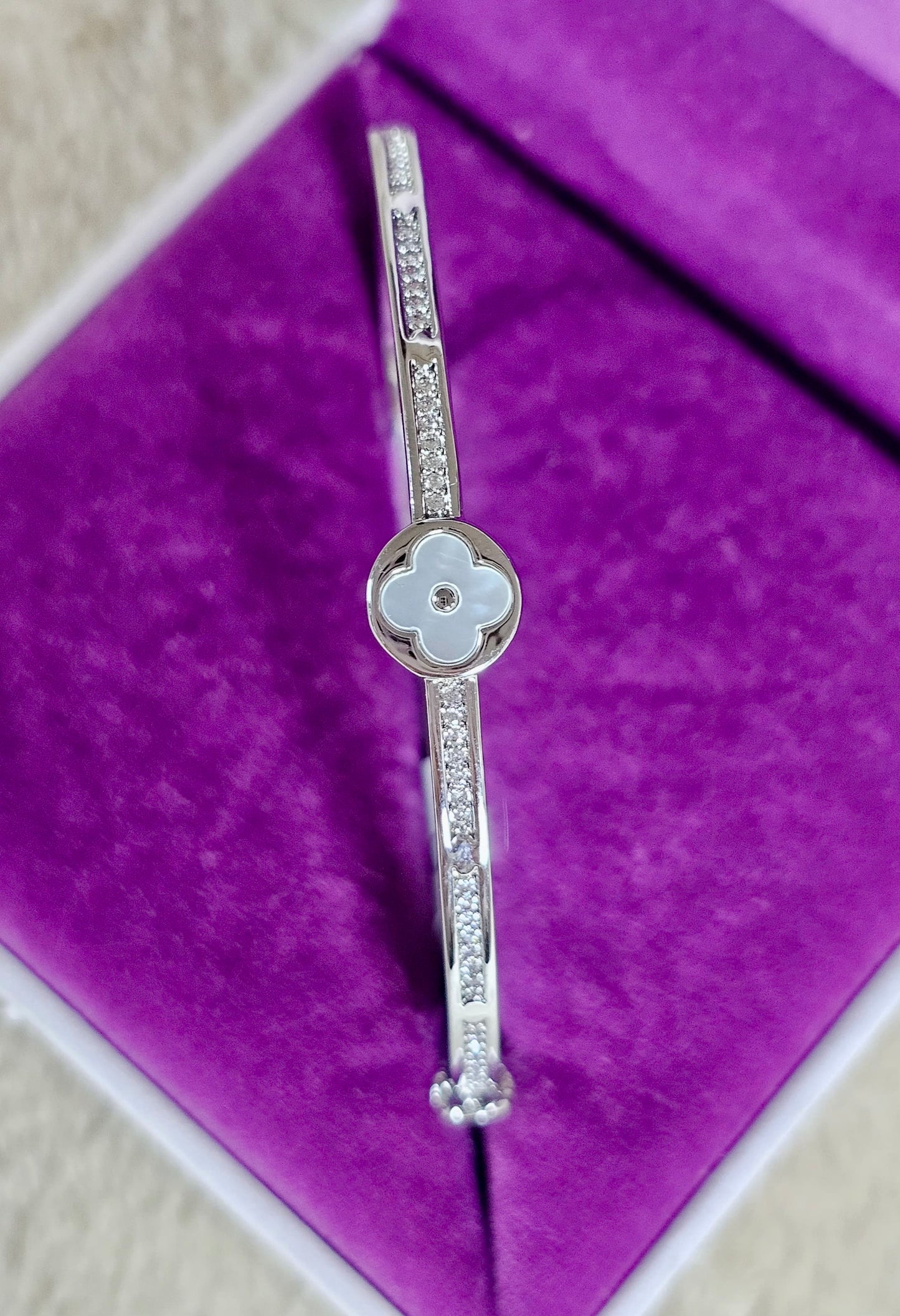 Mother of Pearl - Clover bracelet in silver with handplaced CZ