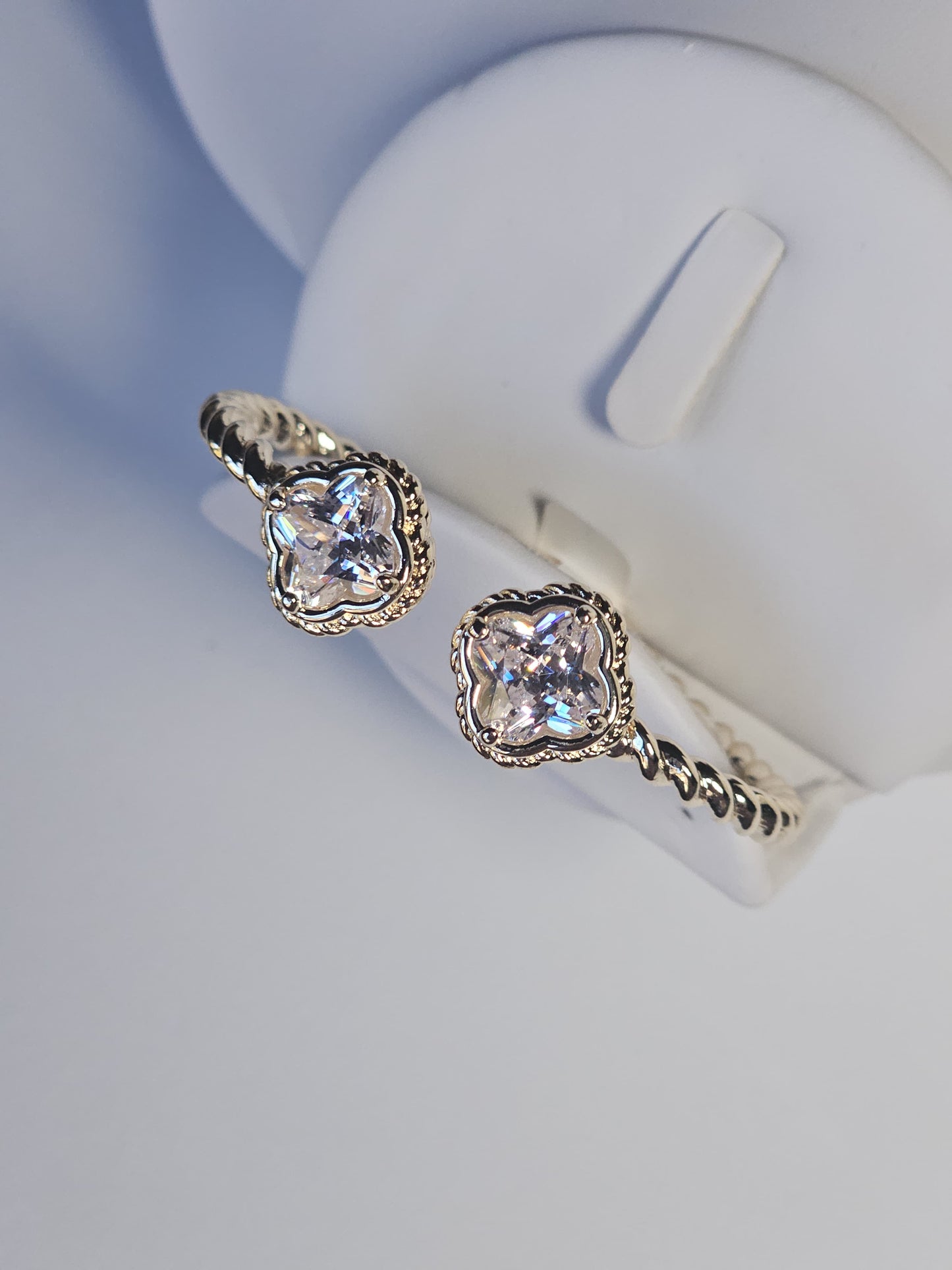 2 Clover Bracelet with Big Stone Head – Luxury Adjustable Charm Bracelet for Women