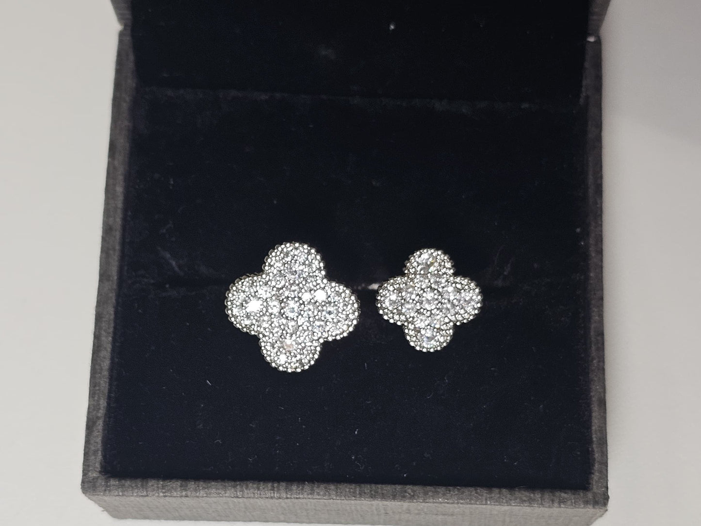Double Clover Ring – Elegant Two Clover Head Design