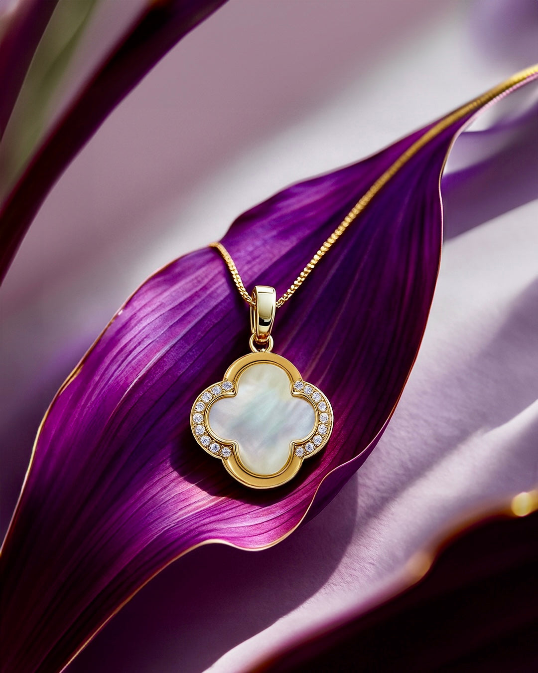 Luna Clover Charm – Mother of Pearl Elegance